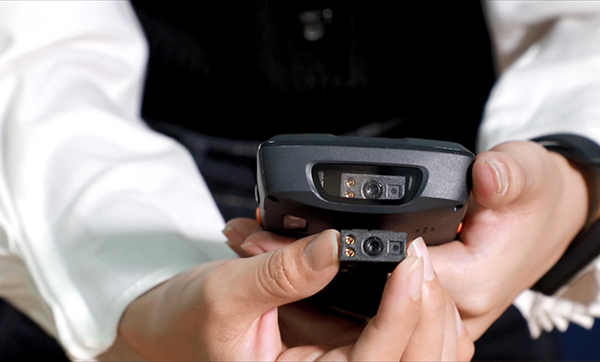 條碼識讀引擎嵌入手持掃描設備,識別條碼和二維碼