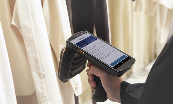 PDA數據采集器用于服裝行業,掃二維碼、條形碼出入庫盤點