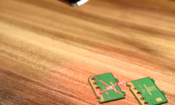 lv3000u plus掃碼器用于制造業，掃描PCB二維碼